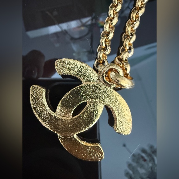 LOT 2082 24K gold plated CHANEL vintage necklace CC - Picture 4 of 9